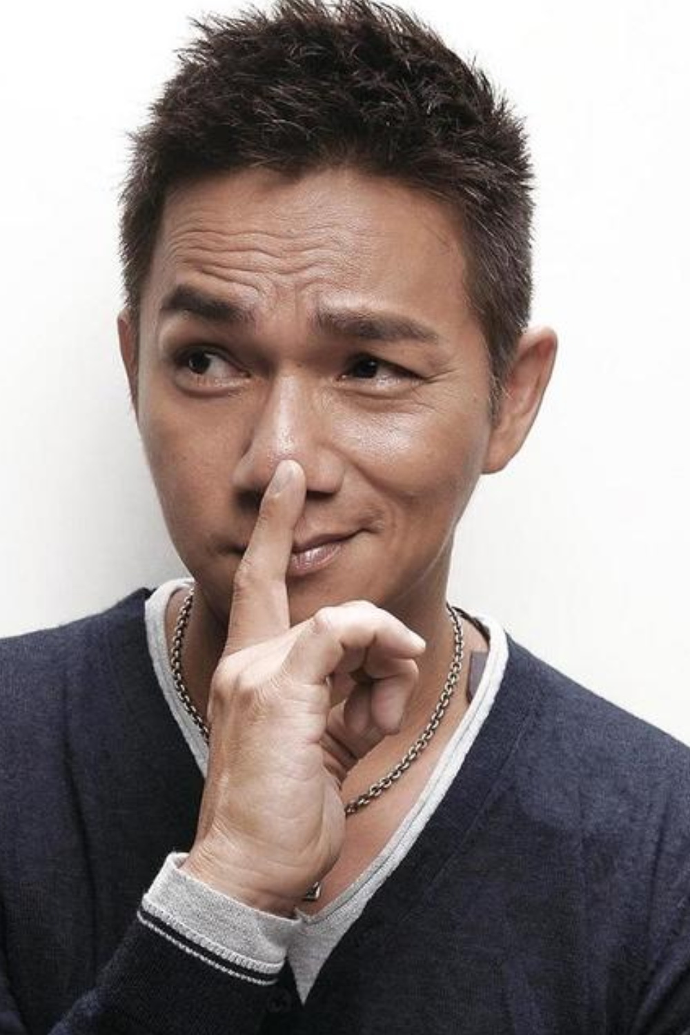 骆达华香港明星影视演员骆达华商业演出费:8万元/场骆达华广告代言费